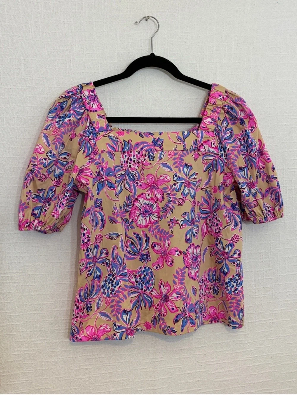 Lilly Pulitzer Floral Square-Neck Puff-Sleeve Top in Beige and Pink